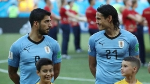 Luis Suárez y Edinson Cavani visten los colores de Uruguay. Foto: Al Mayadeen Español