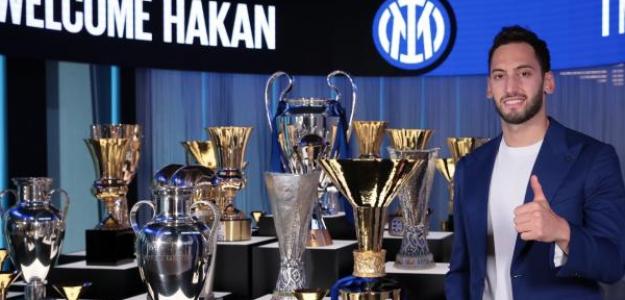 OFICIAL: Hakan Calhagonlu, nuevo fichaje del Inter de Milán