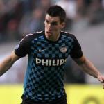 Kevin Strootman defiende la camiseta del PSV