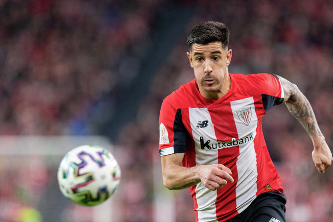 Yuri Berchiche en la agenda del Barcelona