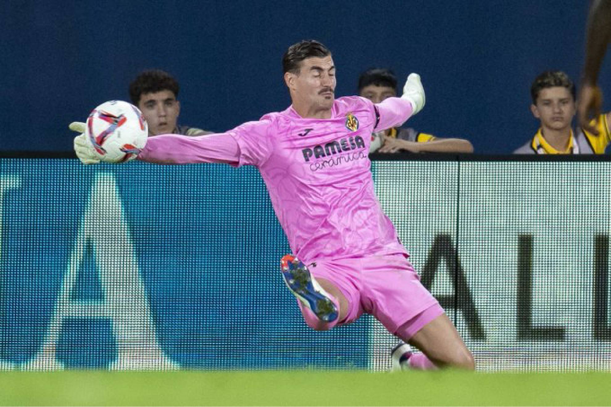 Diego Conde apenas ha tenido minutos este año con el Villarreal, donde era el tercer portero / EFE