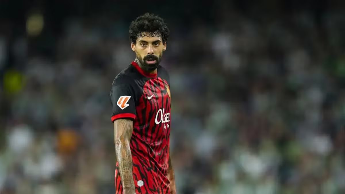 Samú Costa durante un partido con el Mallorca