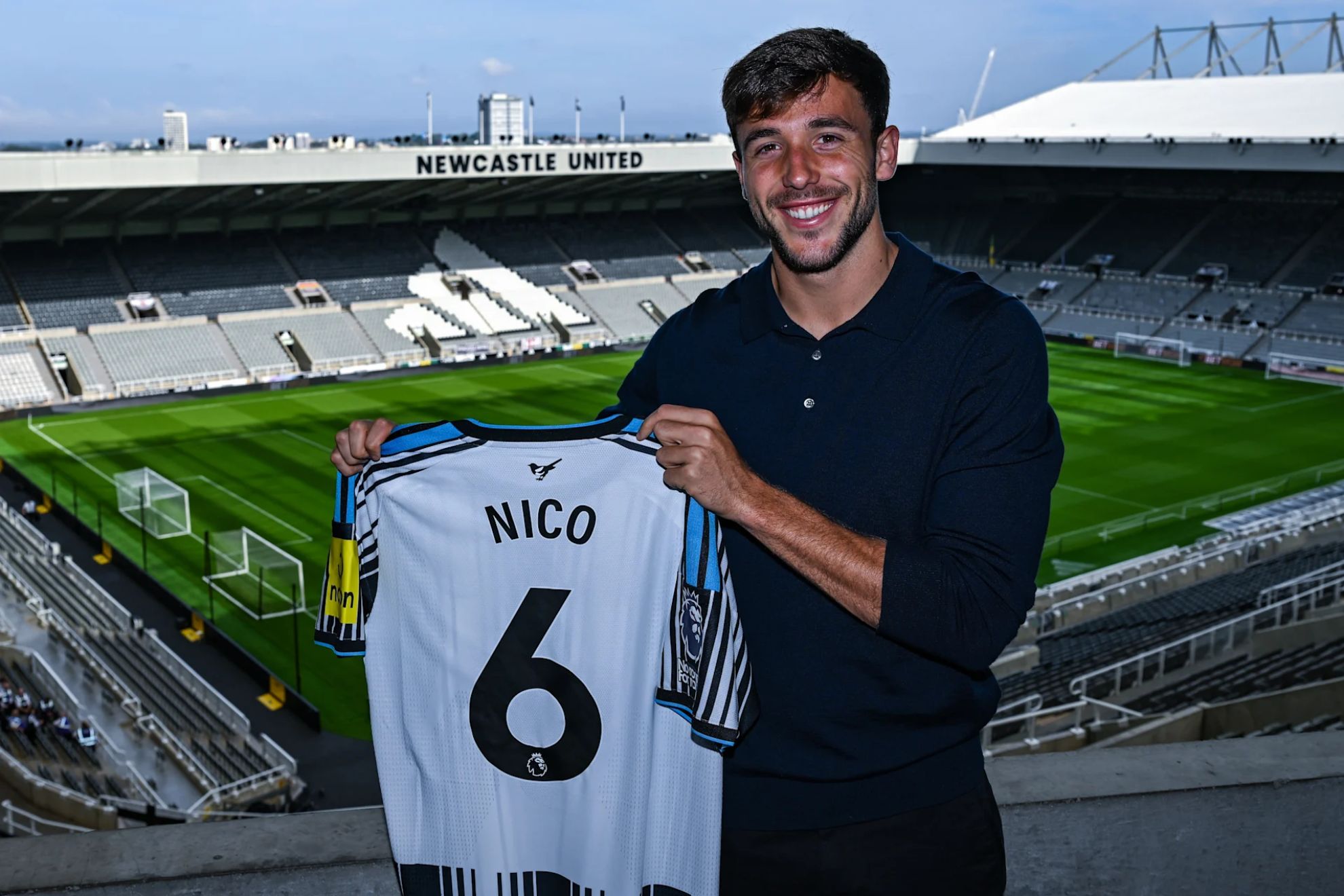 Nico González, en su presentación con el Newcastle / Newcastle United