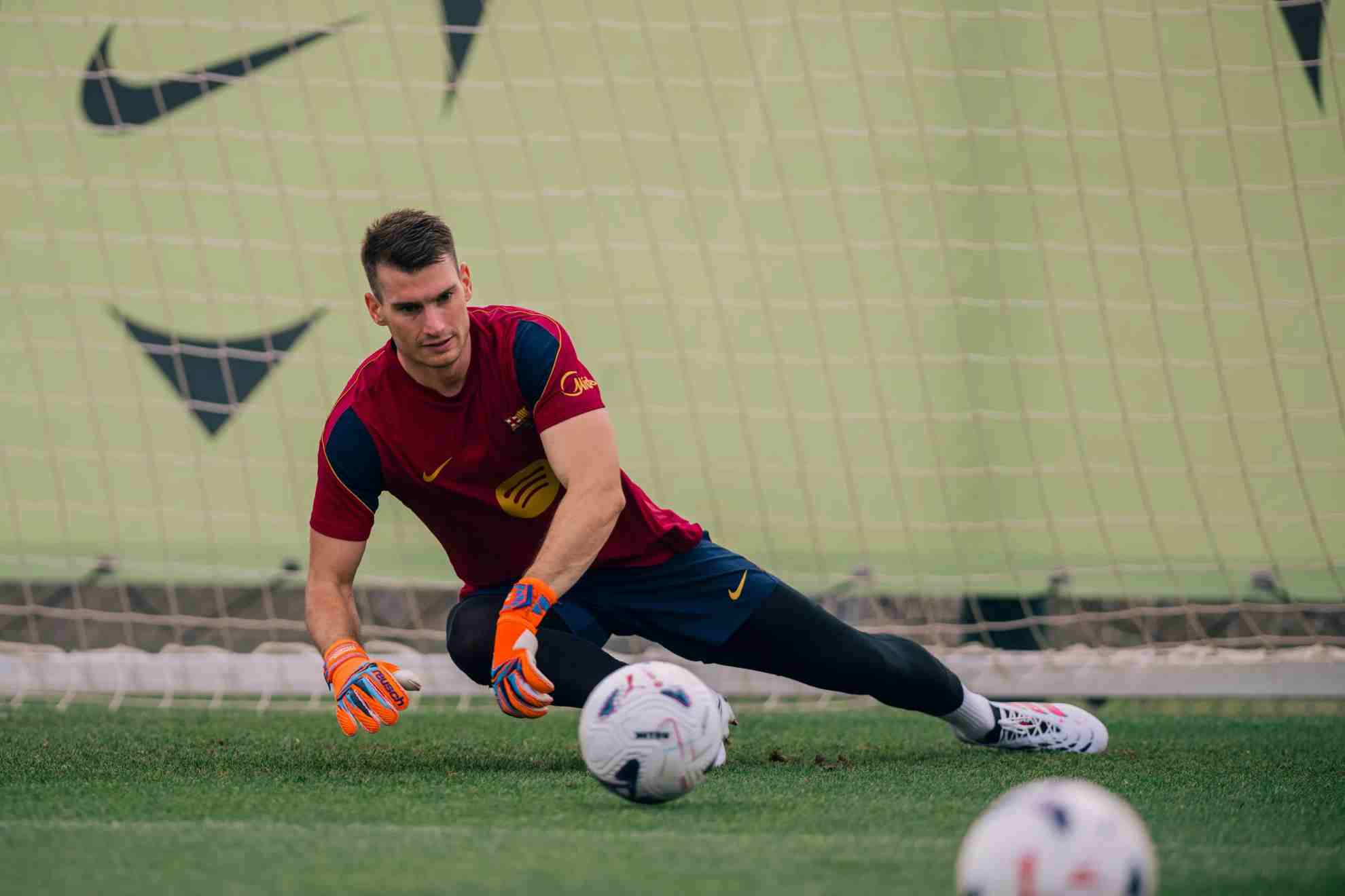 Dominik Livakovic, en un entrenamiento con el Barcelona / FC Barcelona