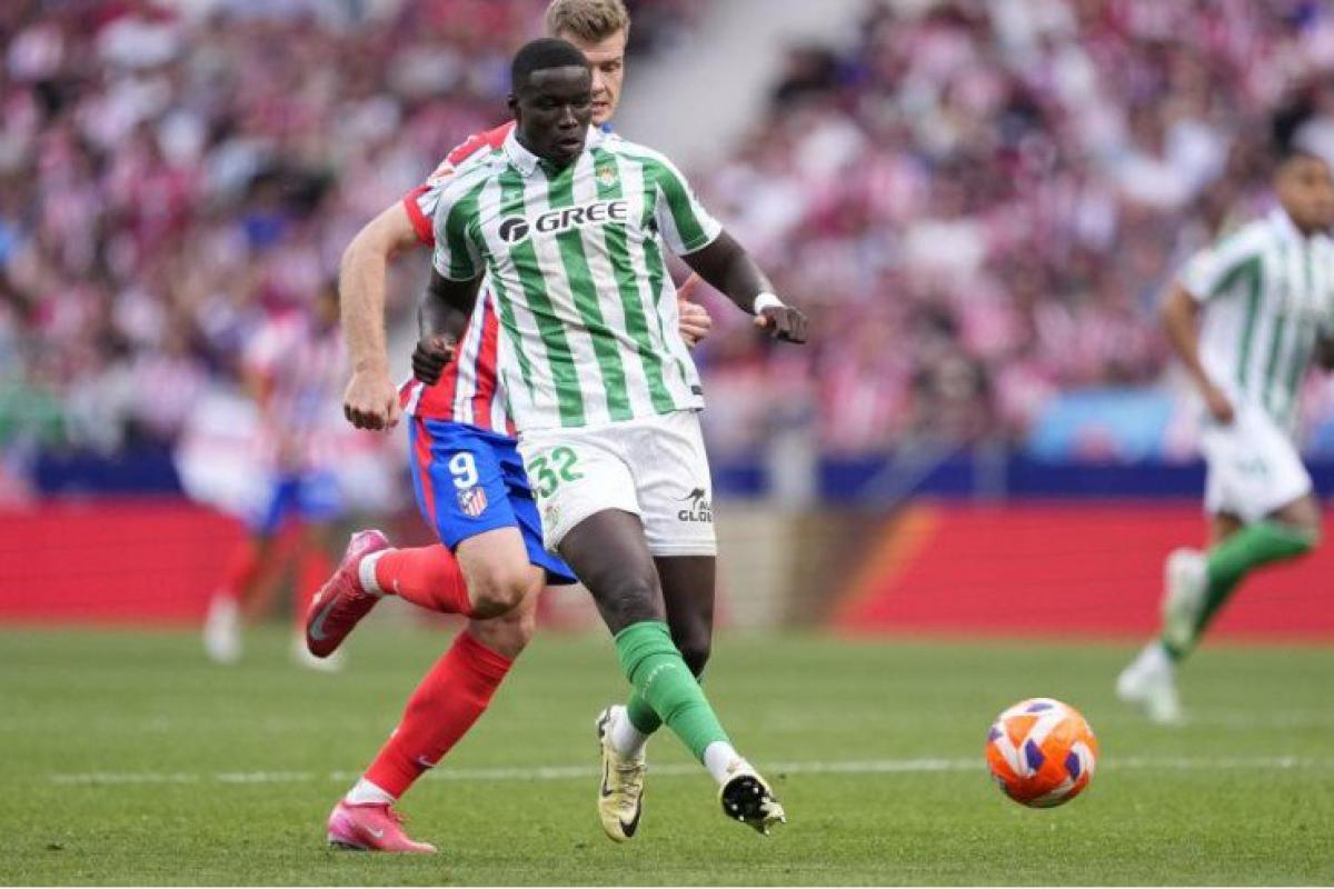 Nobel Mendy, en su etapa en el Betis / AFP
