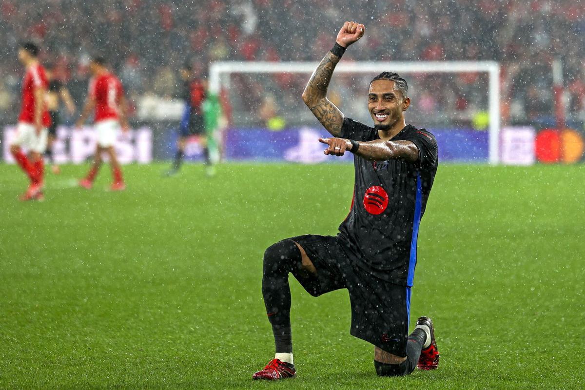 Raphinha acaba contrato en verano de 2028 / EFE
