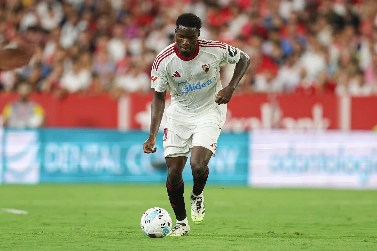 El Manchester United va por el fichaje de Lucien Agoumé