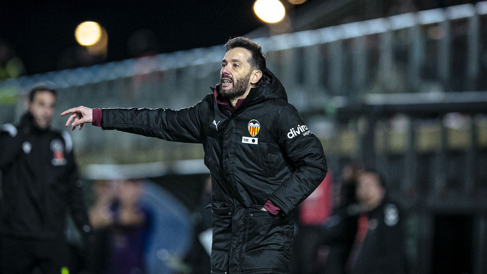 Los 2 fichajes invernales que exigió Carlos Corberán al Valencia