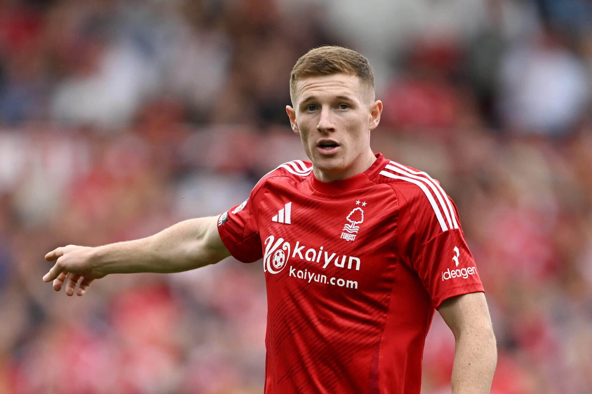Elliot Anderson, la joya inglesa que divide al Chelsea y al Manchester City