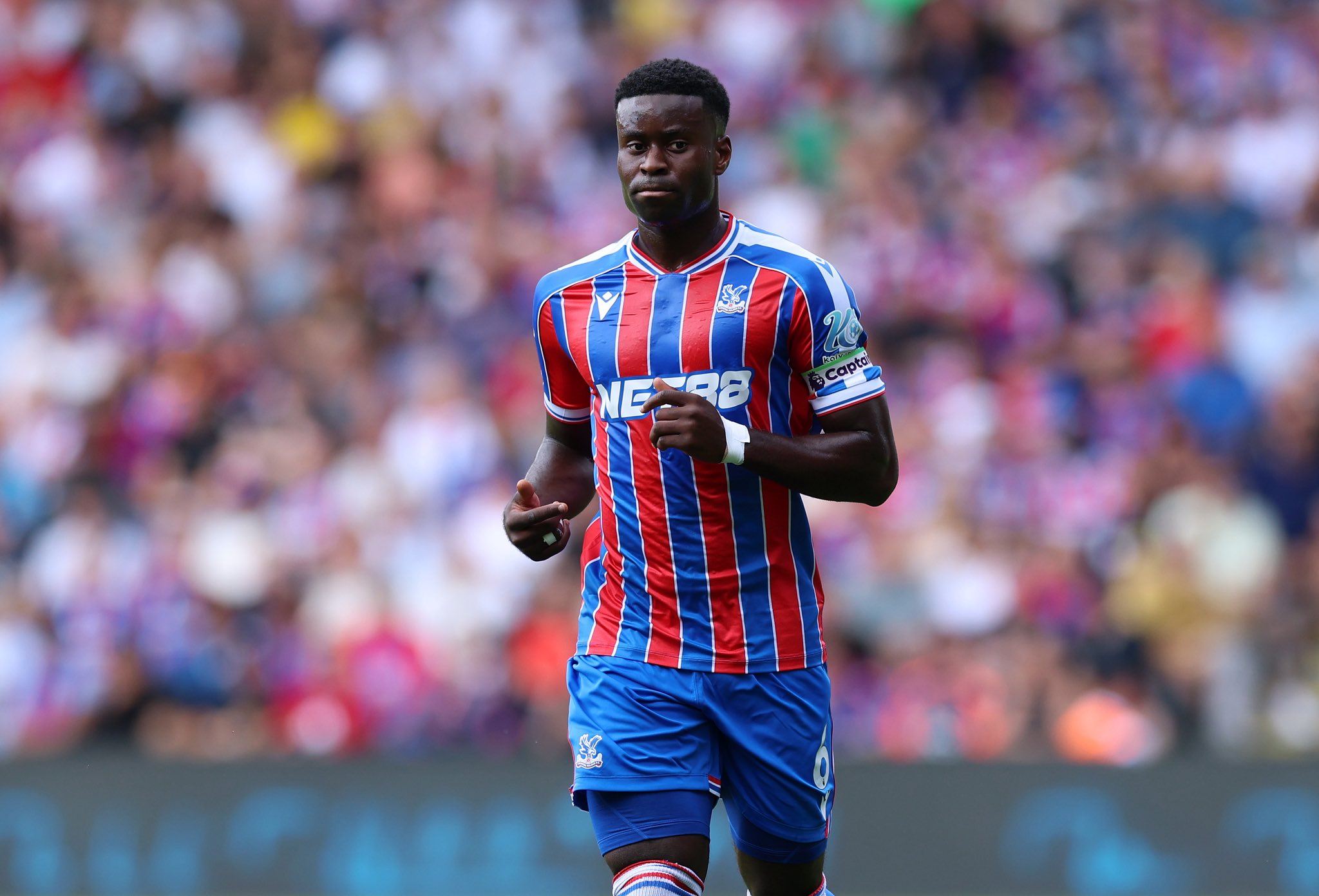 Guehi stays at Crystal Palace