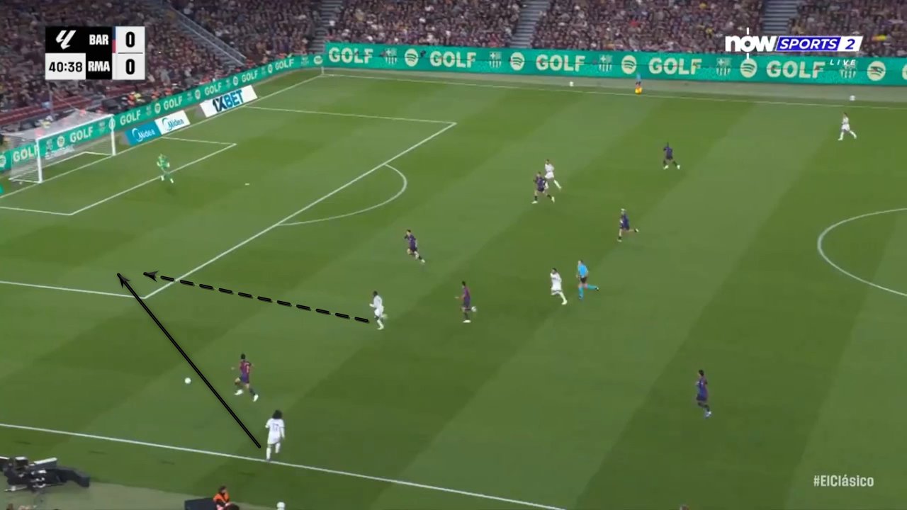 Mala presión del Barcelona en el primer gol del Madrid