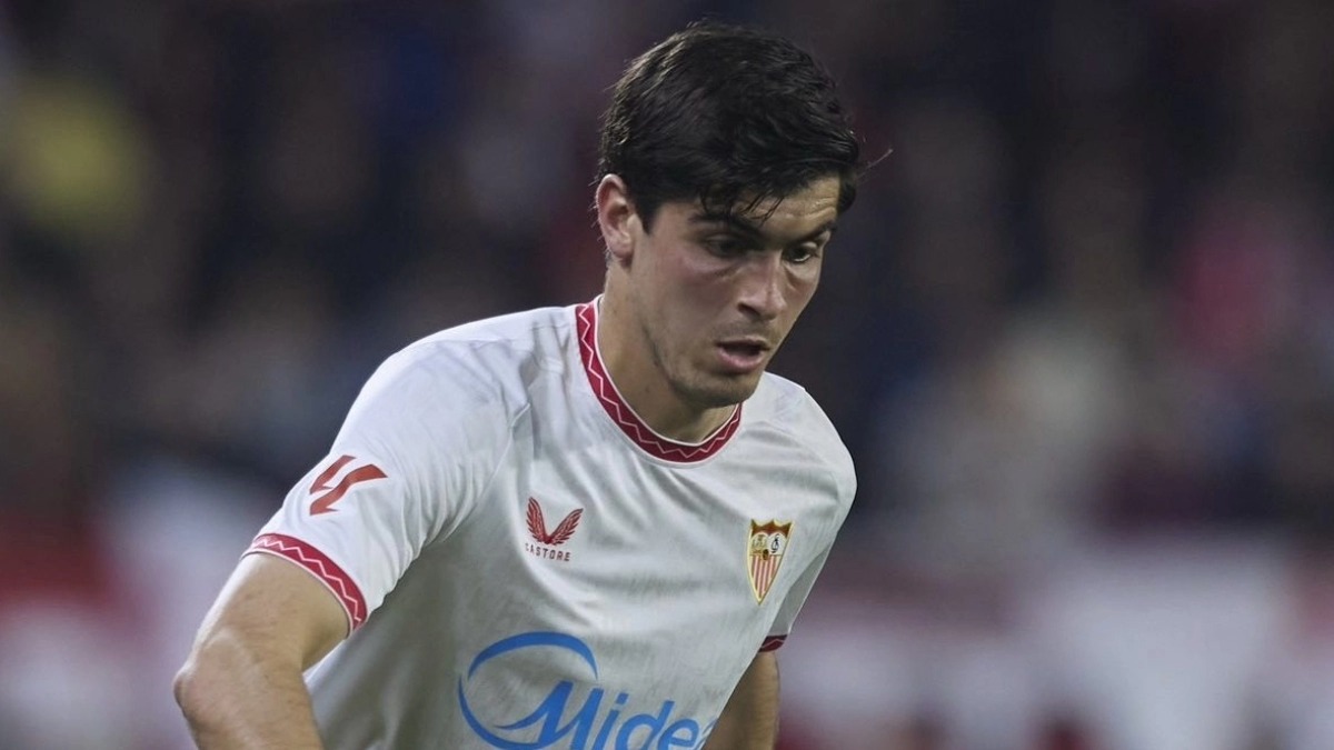 Sevilla sets Juanlu Sánchez's price at 20 million euros amidst Everton's interest