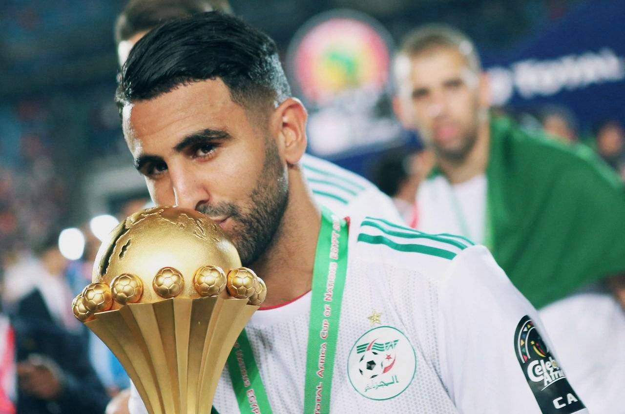 Riyad Mahrez, con la Copa África / Getty Images