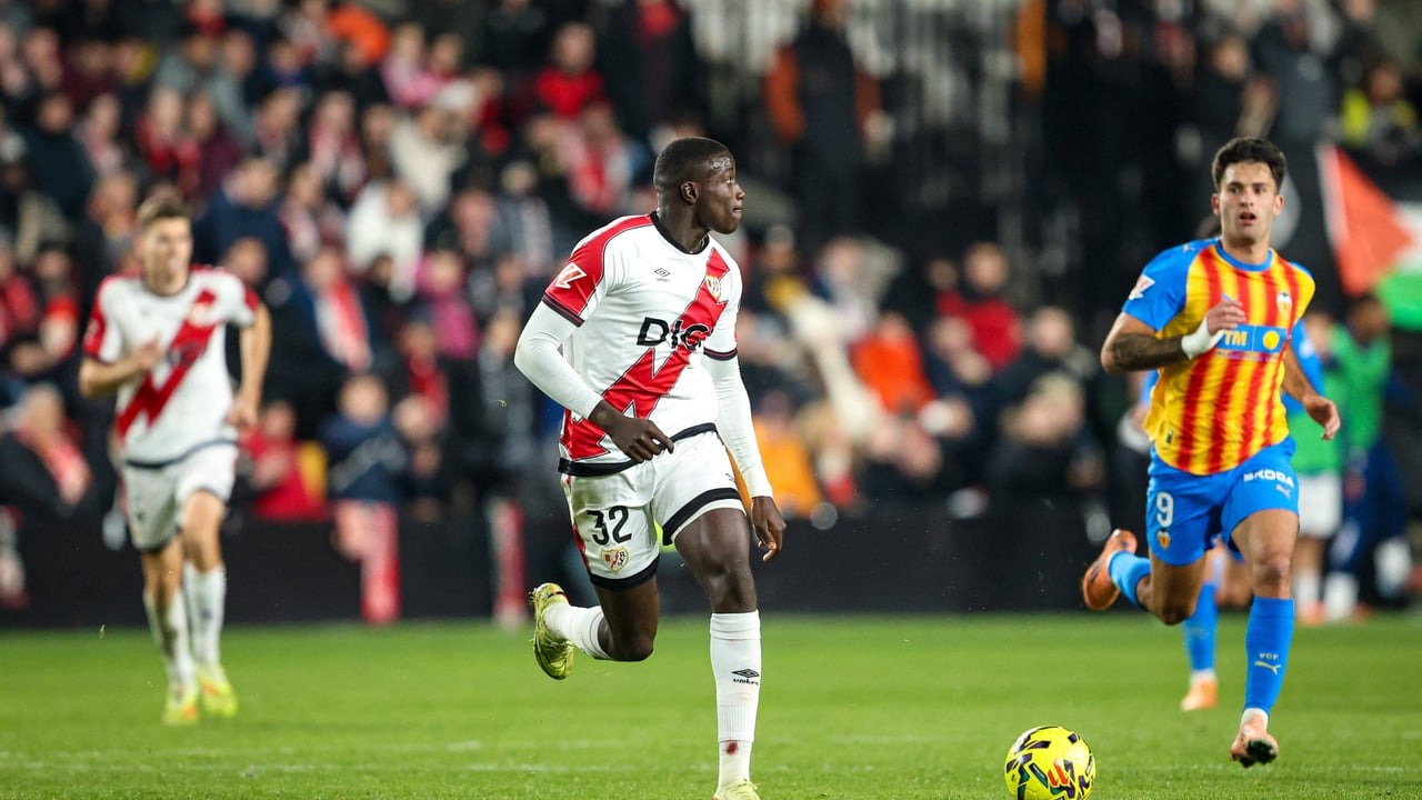 El Barcelona prepara su primera oferta para fichar a Nobel Mendy