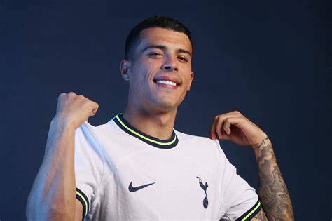 Pedro Porro renovó recientemente con el Tottenham, pero podría salir por una buena oferta / Getty Images