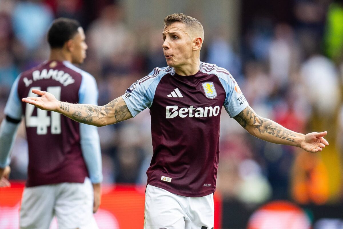 Digne jugó su última temporada en el Aston Villa / Imago