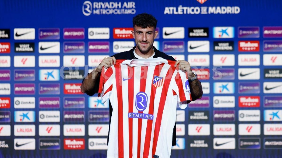 Matteo Ruggeri during his presentation with Atlético de Madrid