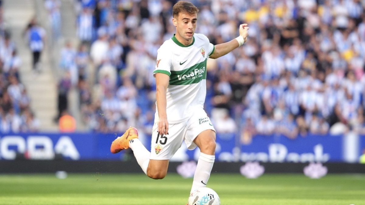 Álvaro Núñez durante un partido con el Elche