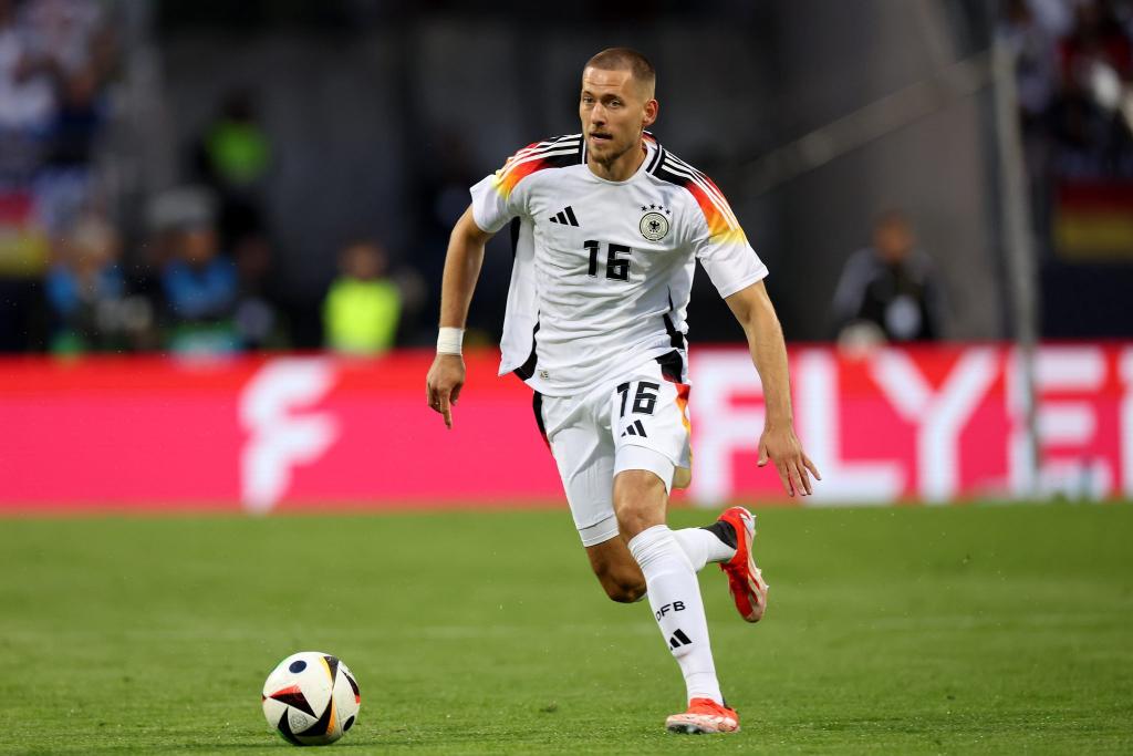 El Manchester United quiere fichar a Waldemar Anton