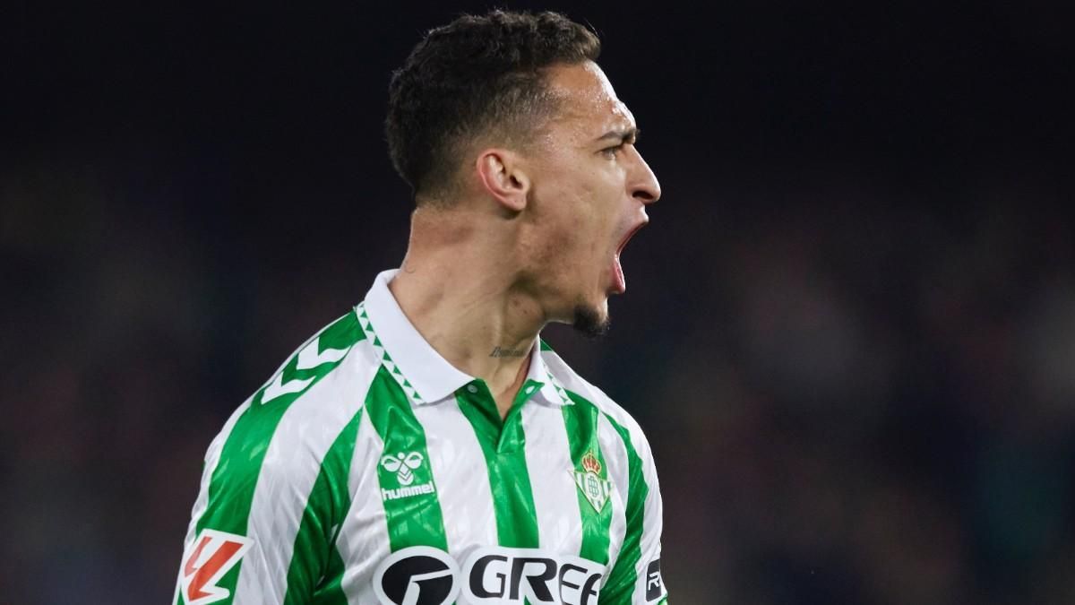 Antony wearing the Real Betis shirt