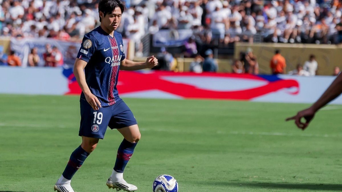 Kang-in Lee durante un partido con el PSG