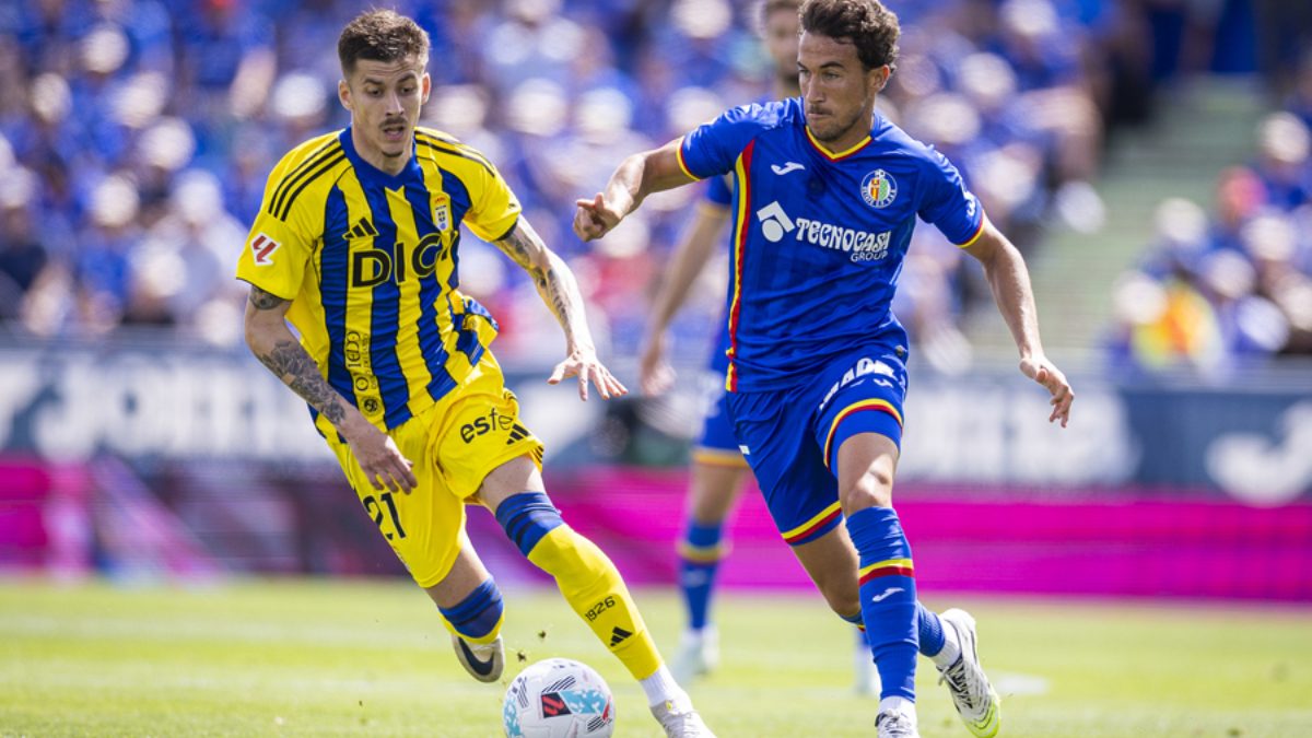 Luis Milla durante un Getafe - Real Oviedo
