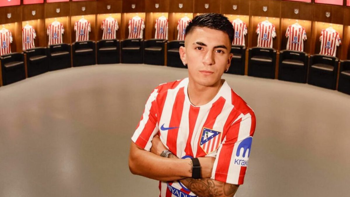 Thiago Almada durante su presentación con el Atlético de Madrid
