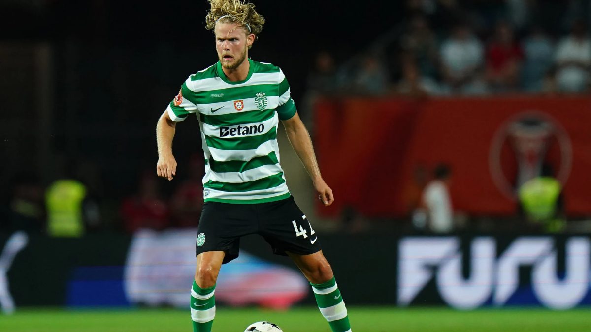 Morten Hjulmand during a match with Sporting de Portugal