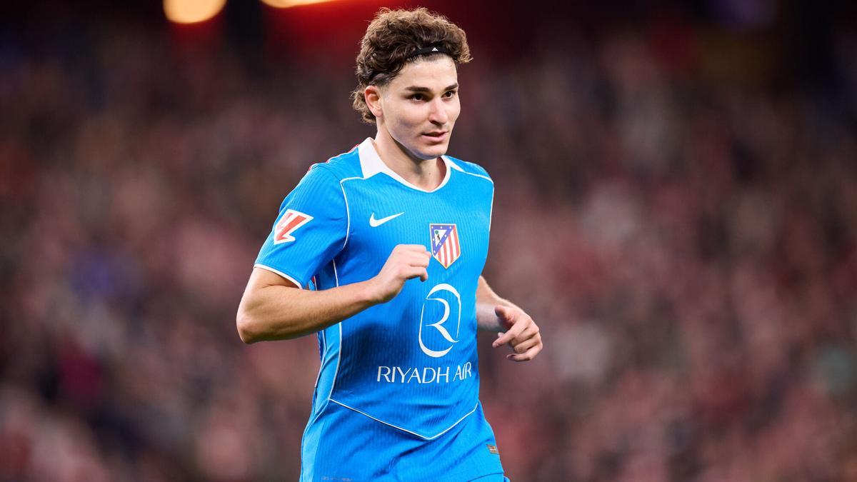 Julián Álvarez durante un encuentro con el Atlético de Madrid