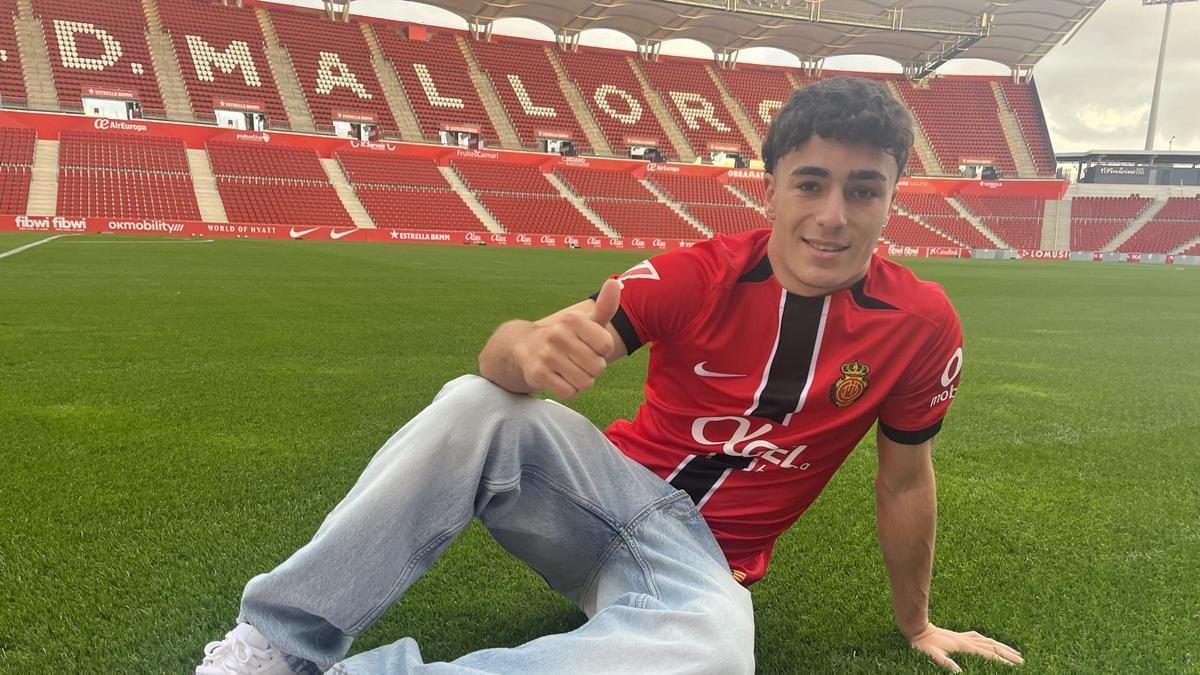 Jan Virgili durante su presentación con el Mallorca