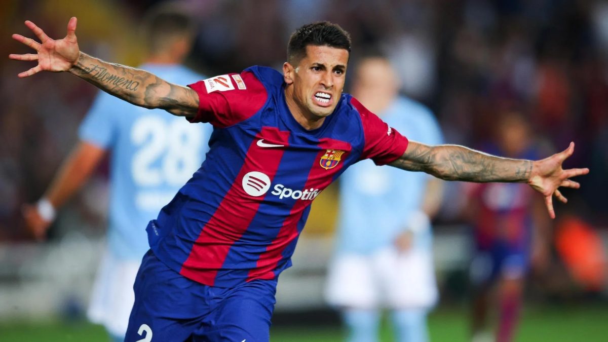 Joao Cancelo celebra un gol anotado con el Barcelona