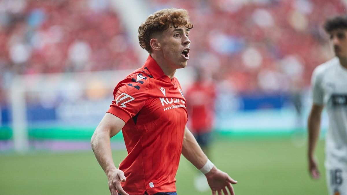 Víctor Muñoz celebrates a goal scored with Osasuna