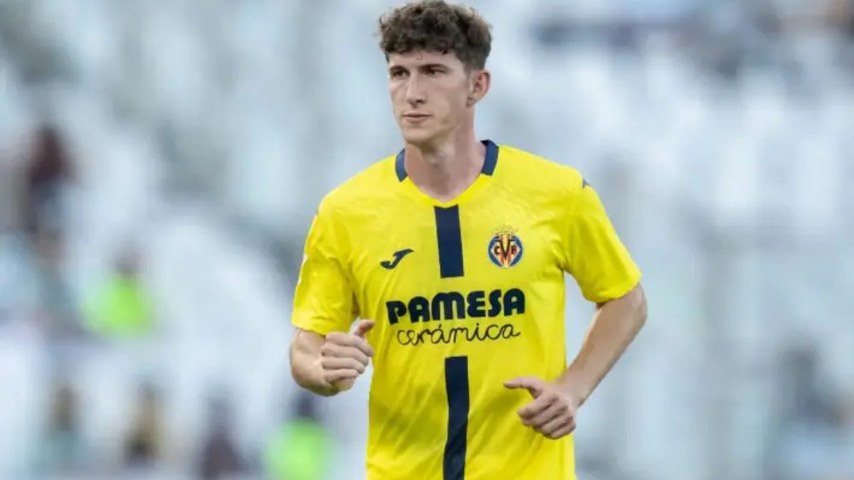 Pau Navarro durante un partido con el Villarreal