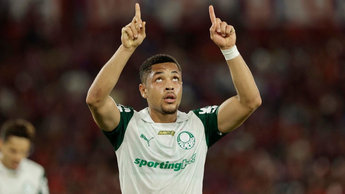Vitor Roque durante un partido con Palmeiras