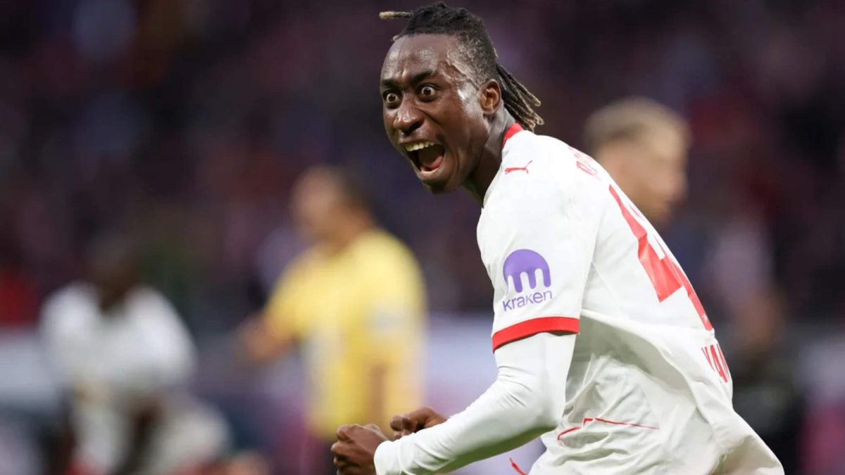 Yan Diomande celebra un gol anotado con el RB Leipzig