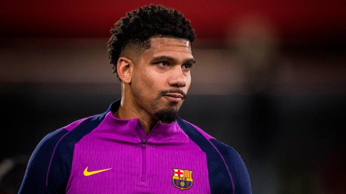 Ronald Araujo antes de jugar un partido con el Barcelona