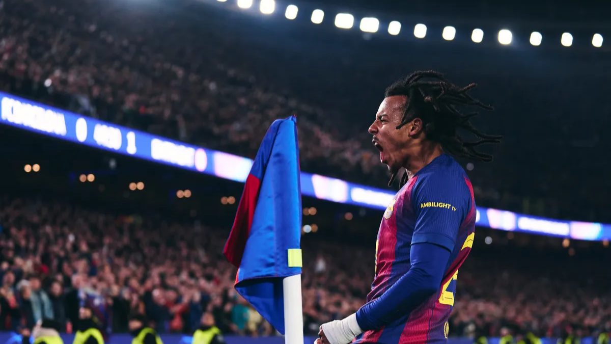 Jules Koundé celebra un gol anotado con el Barcelona
