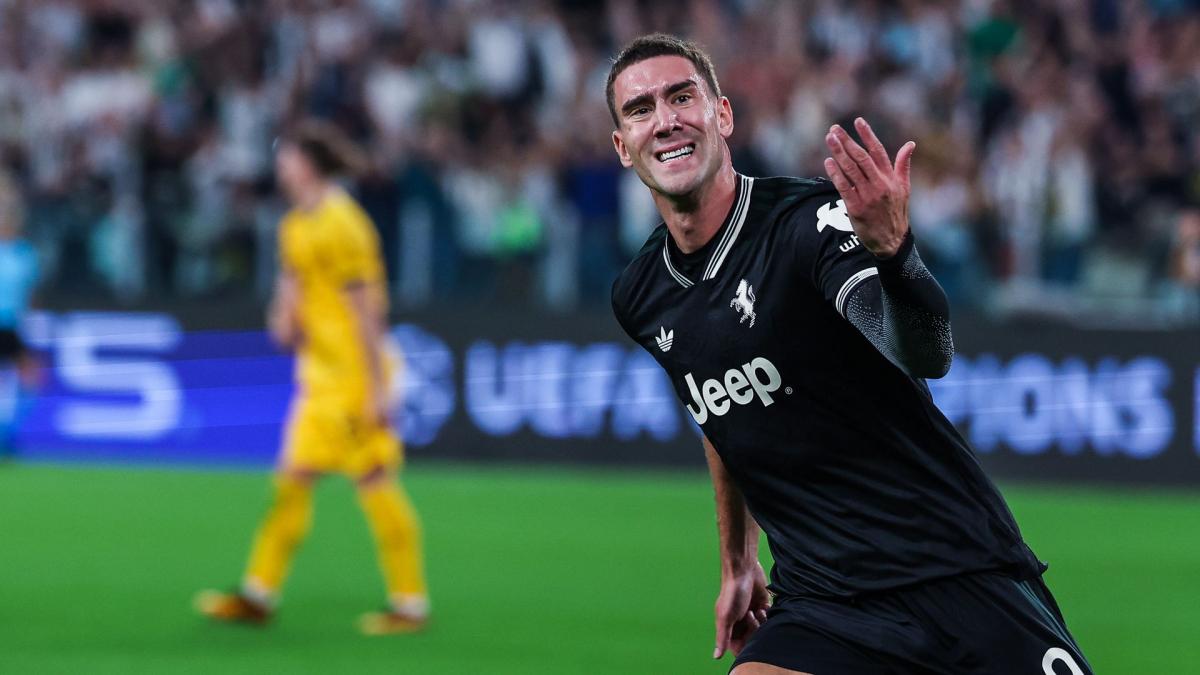 Dusan Vlahovic celebra un gol con la Juventus de Turín
