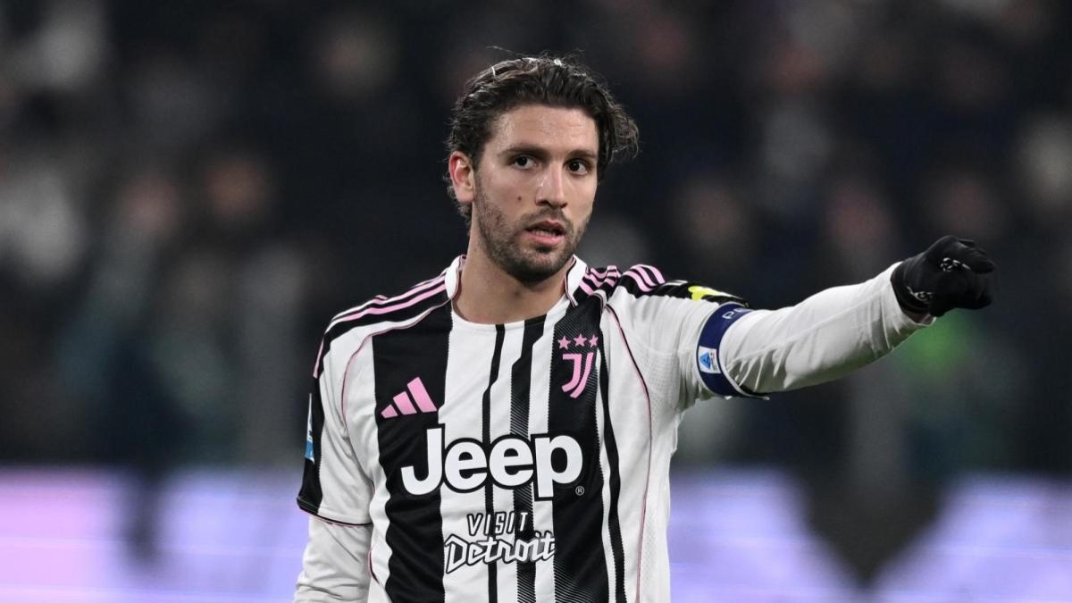 Manuel Locatelli durante un partido con la Juventus