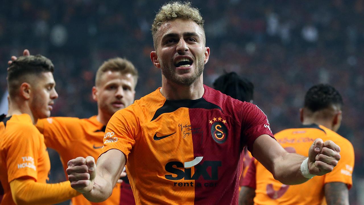 Baris Yilmaz celebra un gol con el Galatasaray