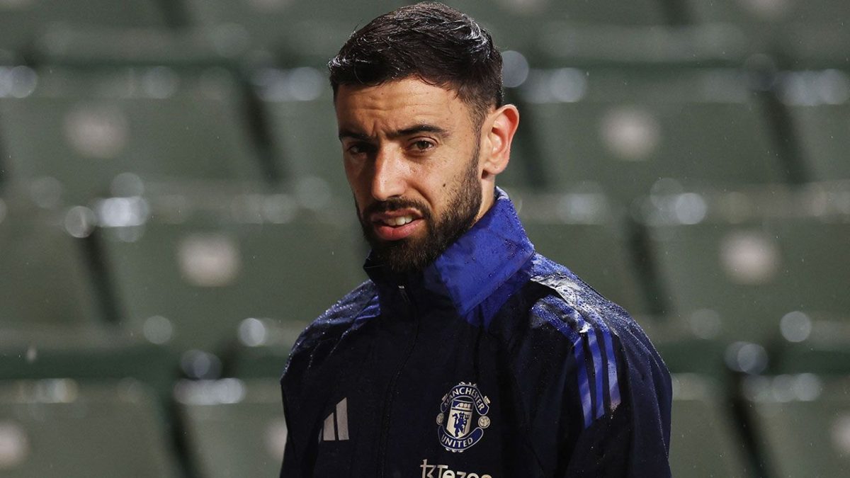Bruno Fernandes durante un calentamiento con el Manchester United