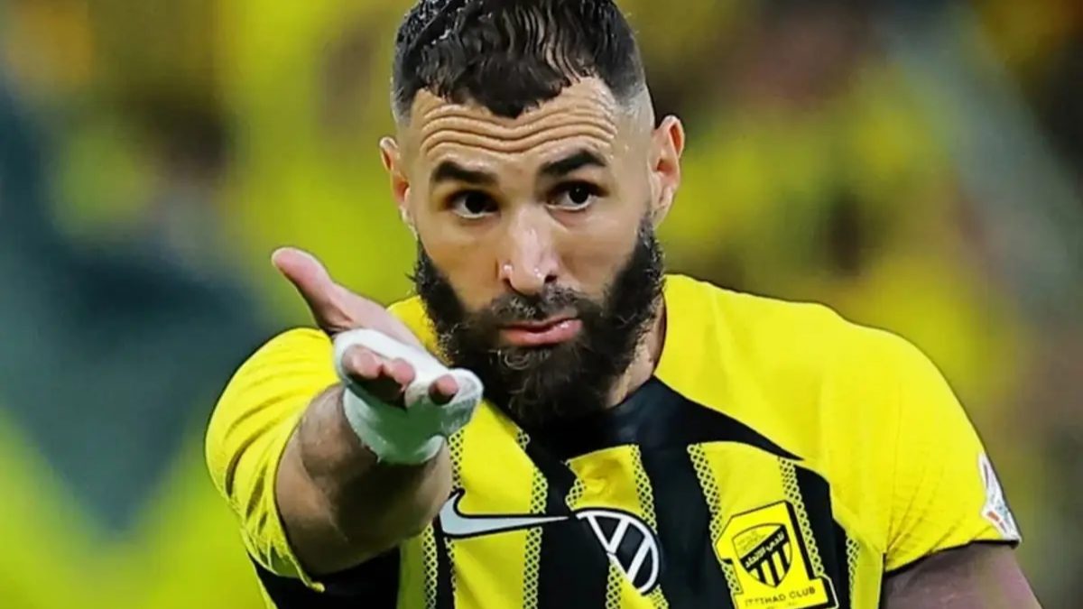 Karim Benzema durante un partido con el Al Ittihad