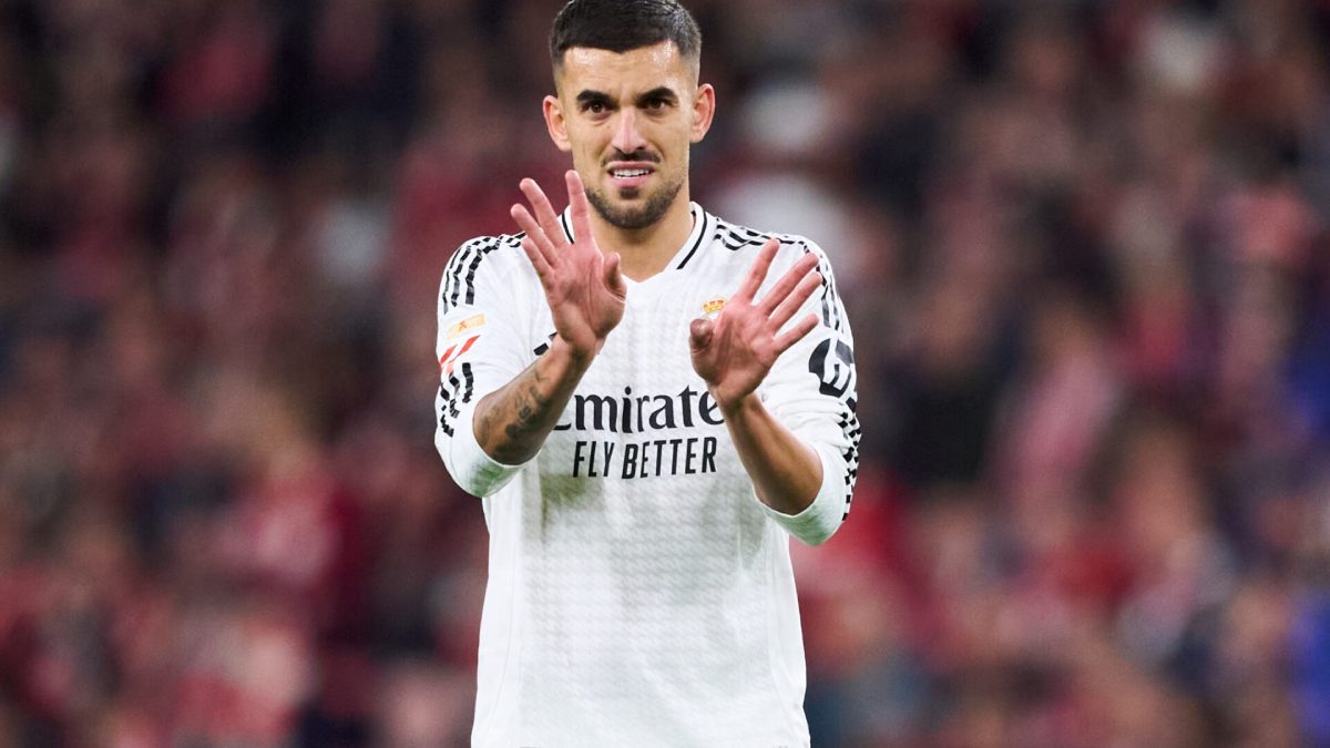 Dani Ceballos en un partido con la elástica del Real Madrid
