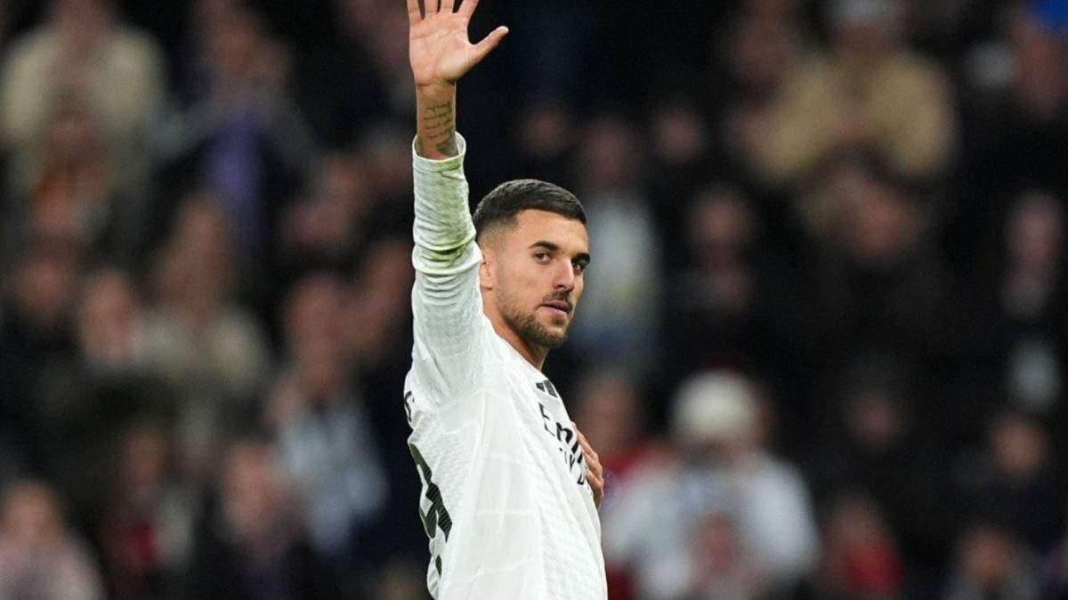 Dani Ceballos en un partido con la elástica del Real Madrid