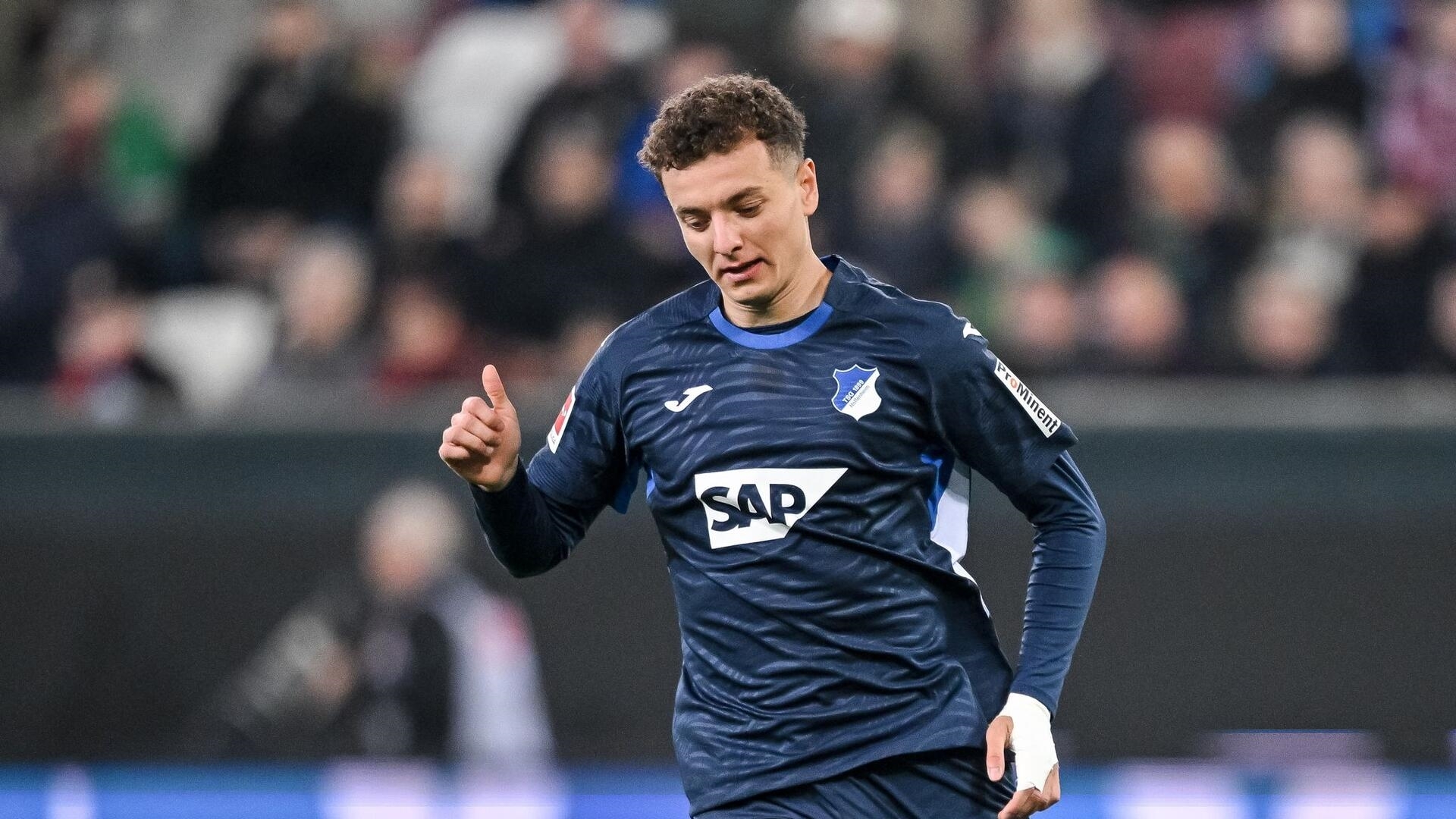 Fisnik Asllani sigue siendo una alternativa para el Barcelona / Harry Langer