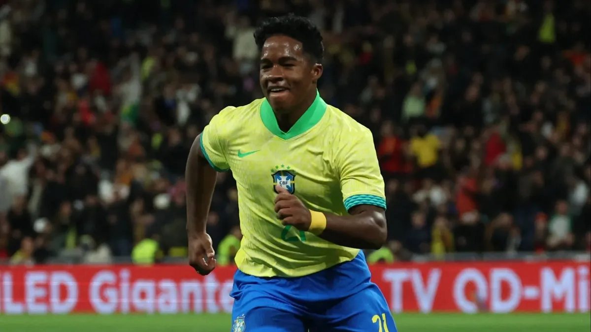 Endrick celebra un gol con Brasil