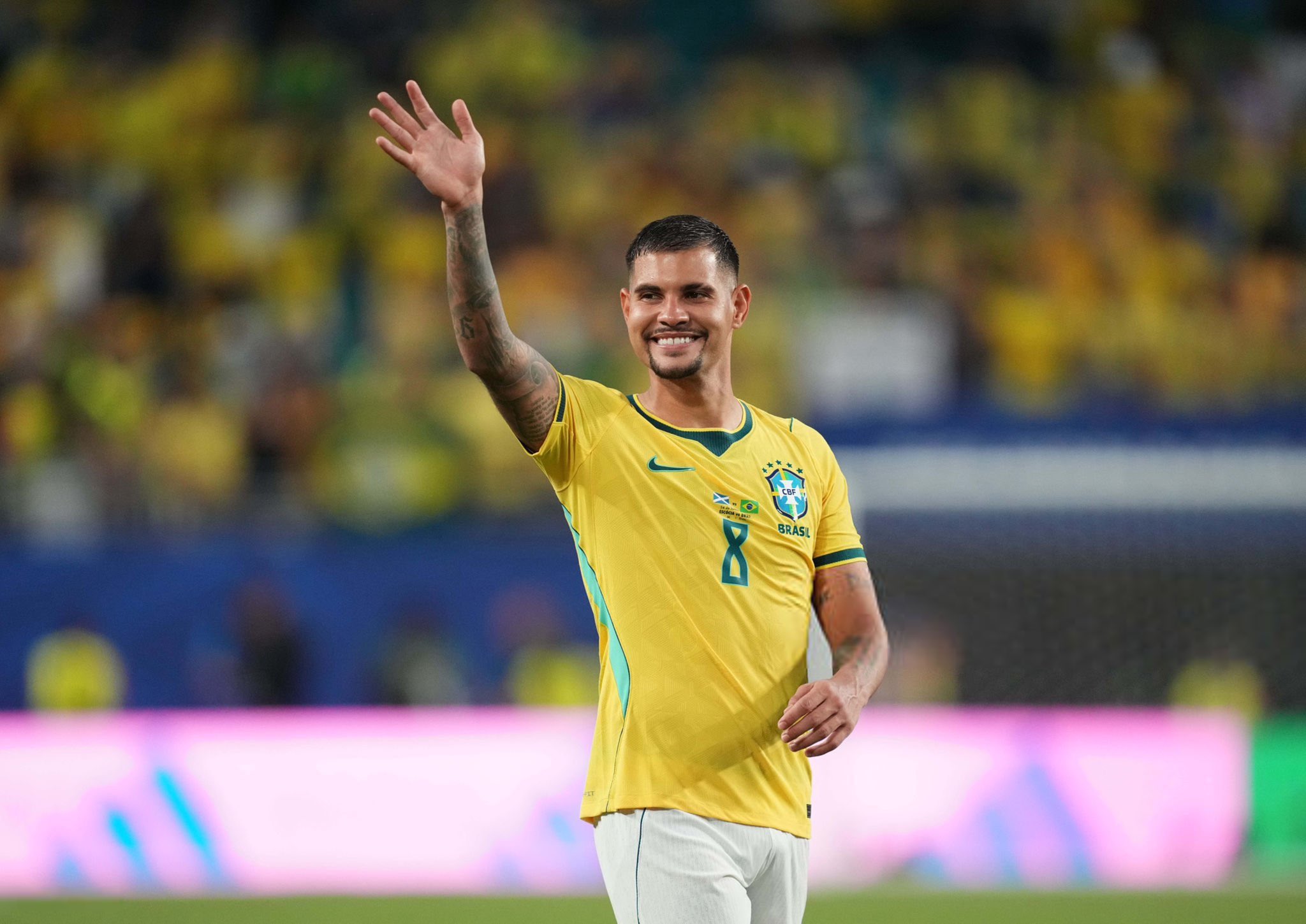 El Arsenal prepara 250 millones para cerrar dos fichajes: Morgan Rogers y Bruno Guimarães