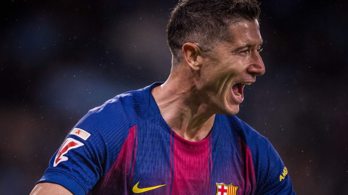 Robert Lewandowski celebra un gol con el Barcelona