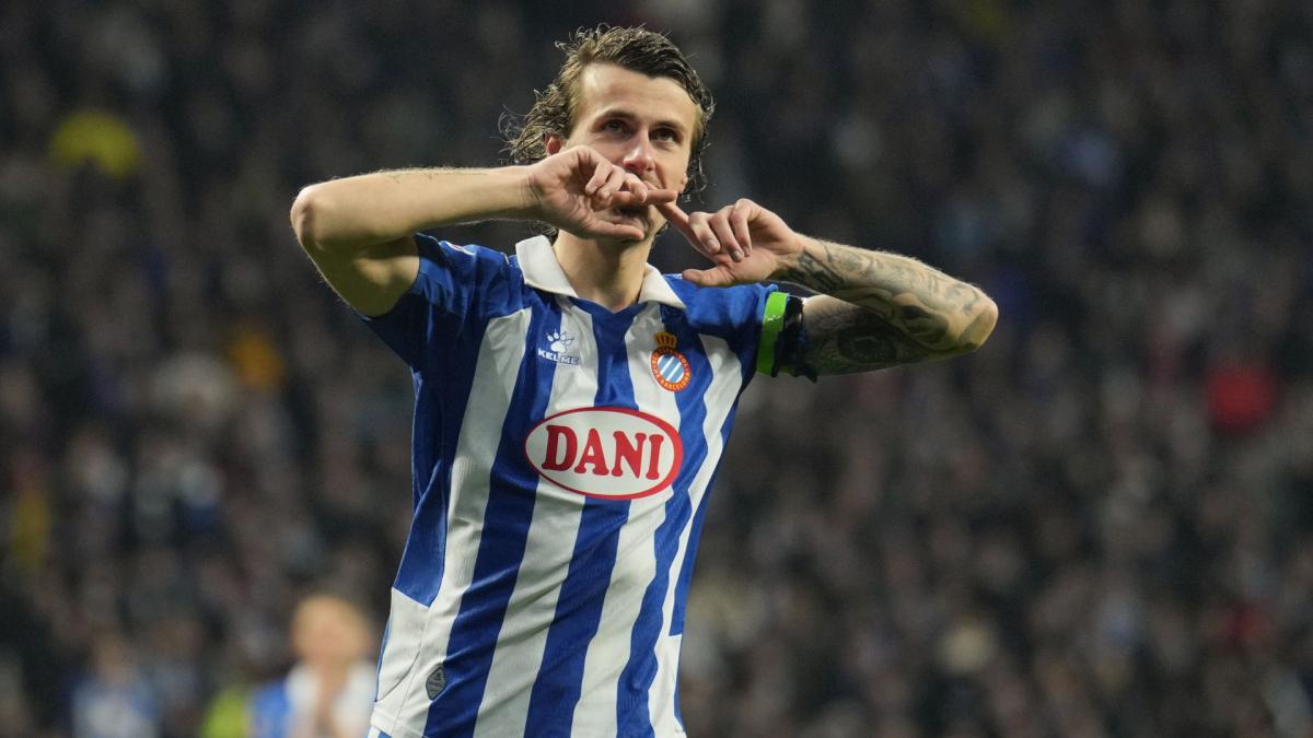 Carlos Romero celebrating a goal scored with Espanyol
