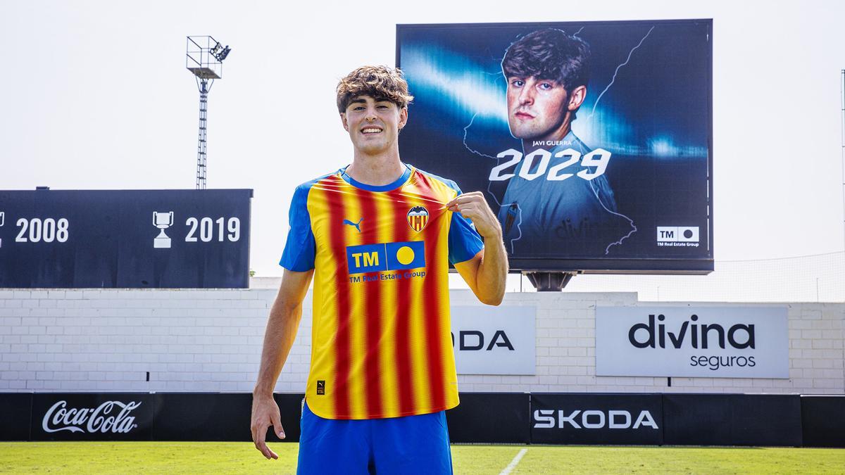 La cláusula de Javi Guerra alcanzará los 60 millones este sábado / Valencia CF